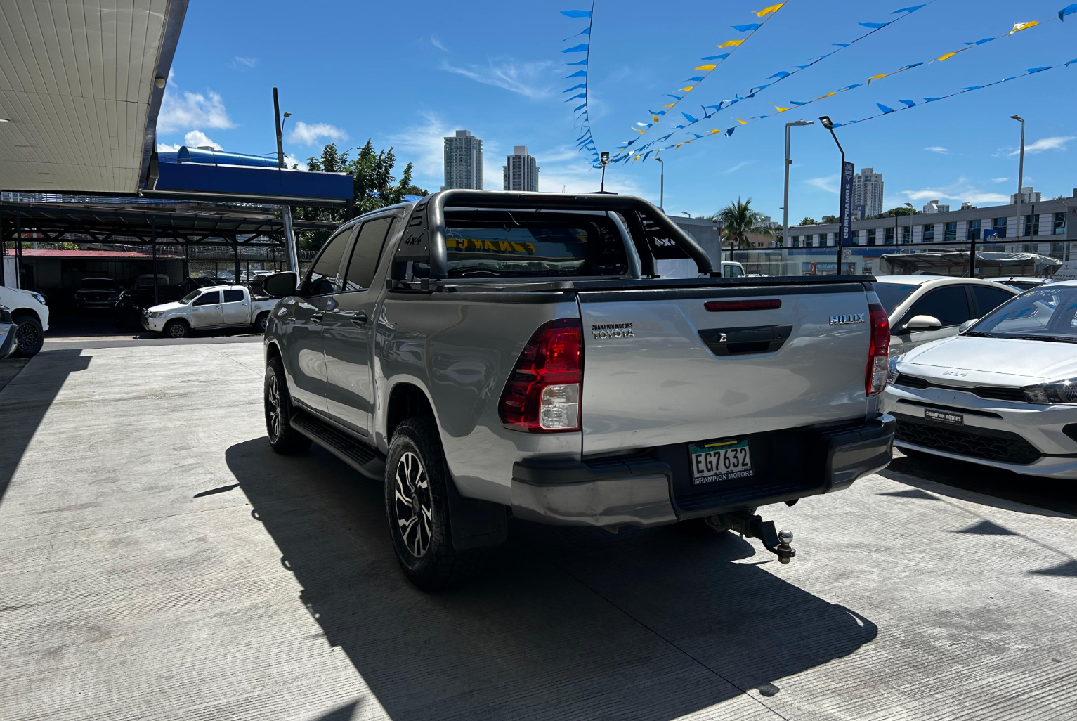 Toyota Hilux 2023 Manual color Plateado, Imagen #6