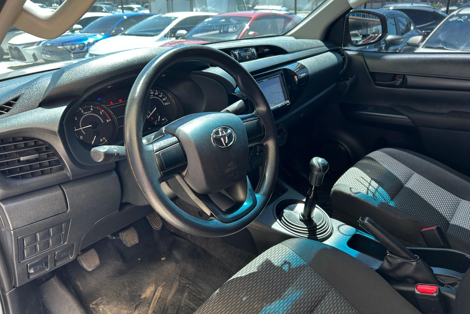 Toyota Hilux 2023 Manual color Plateado, Imagen #7