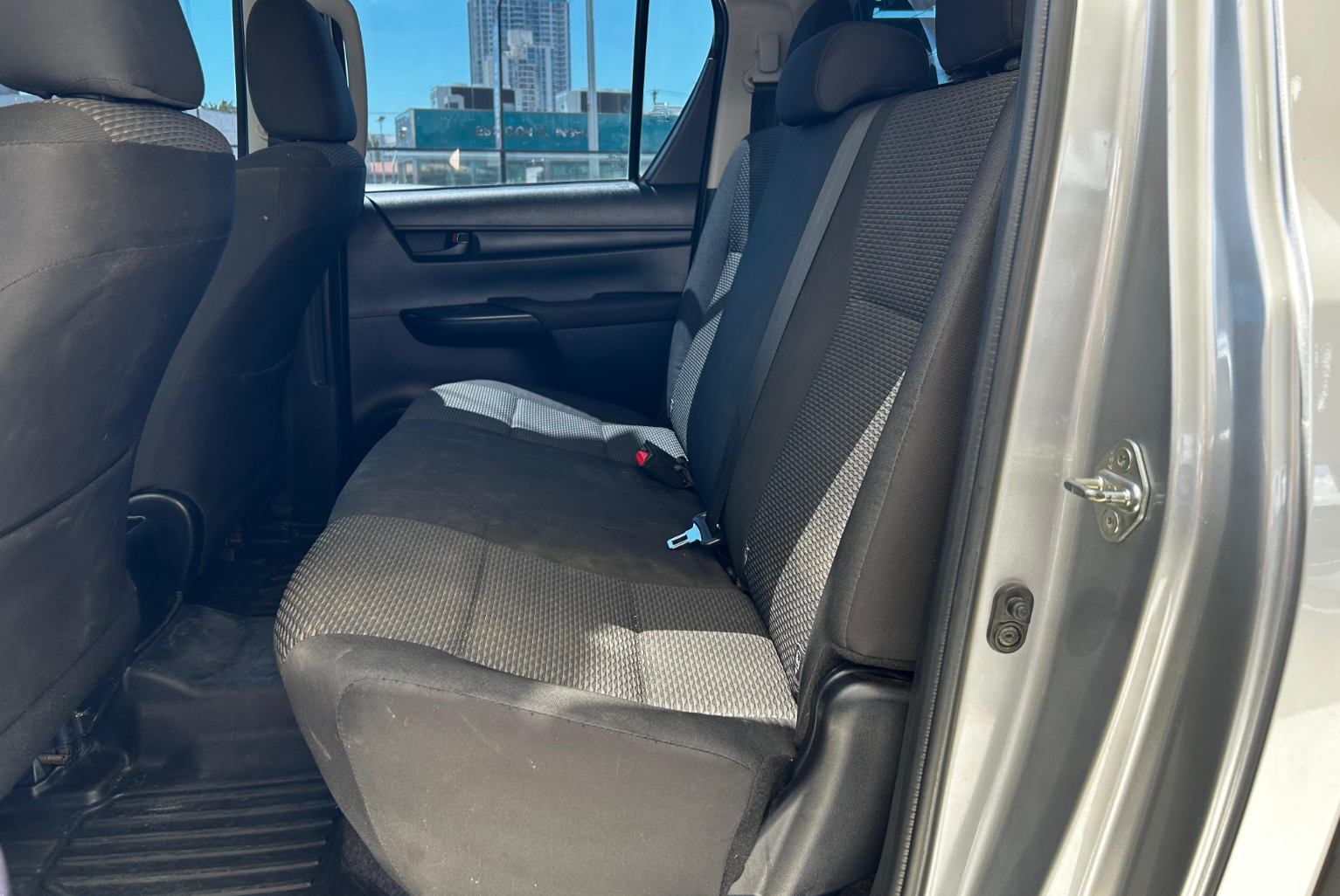 Toyota Hilux 2023 Manual color Plateado, Imagen #10