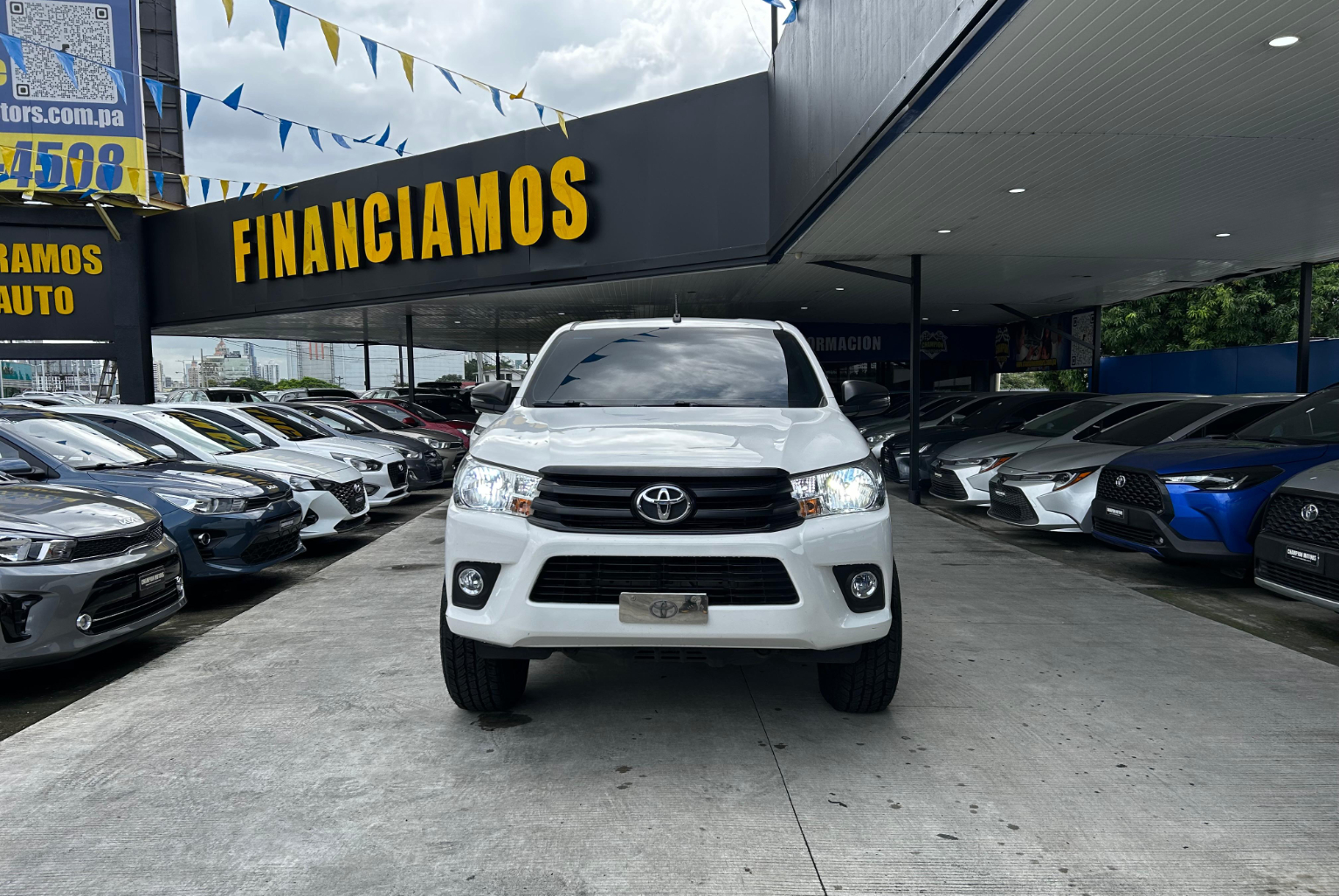 Toyota Hilux 2023 Automático color Blanco, Imagen #2