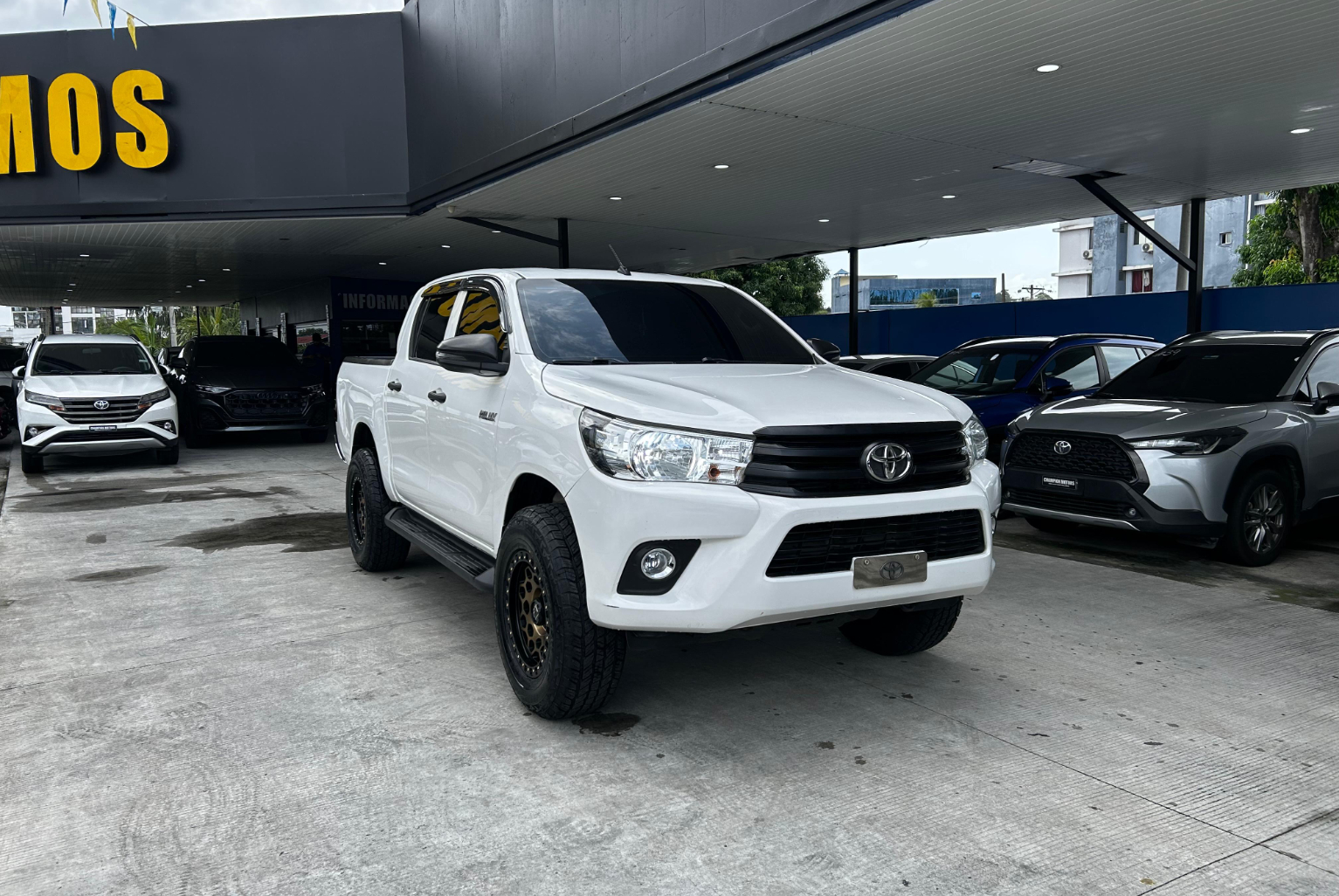 Toyota Hilux 2023 Automático color Blanco, Imagen #3