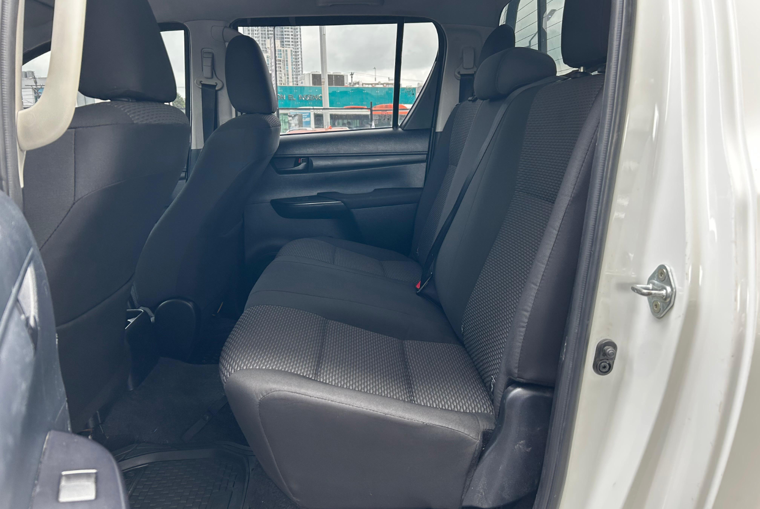 Toyota Hilux 2023 Automático color Blanco, Imagen #11