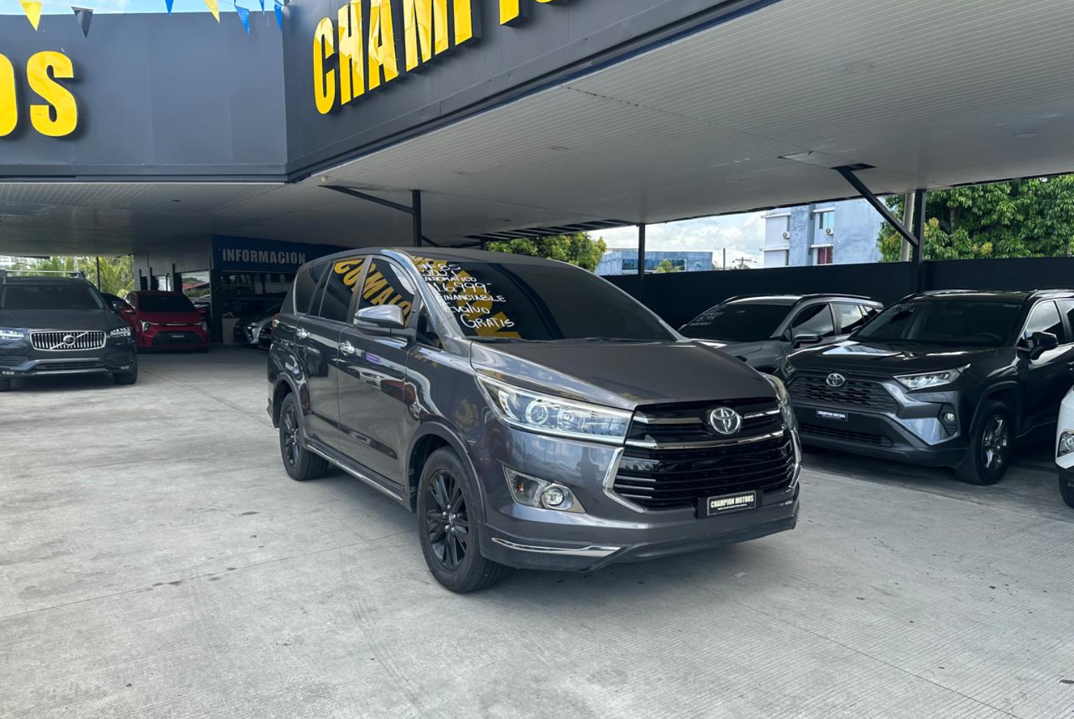 Toyota Innova 2021 Automático color Gris, Imagen #3
