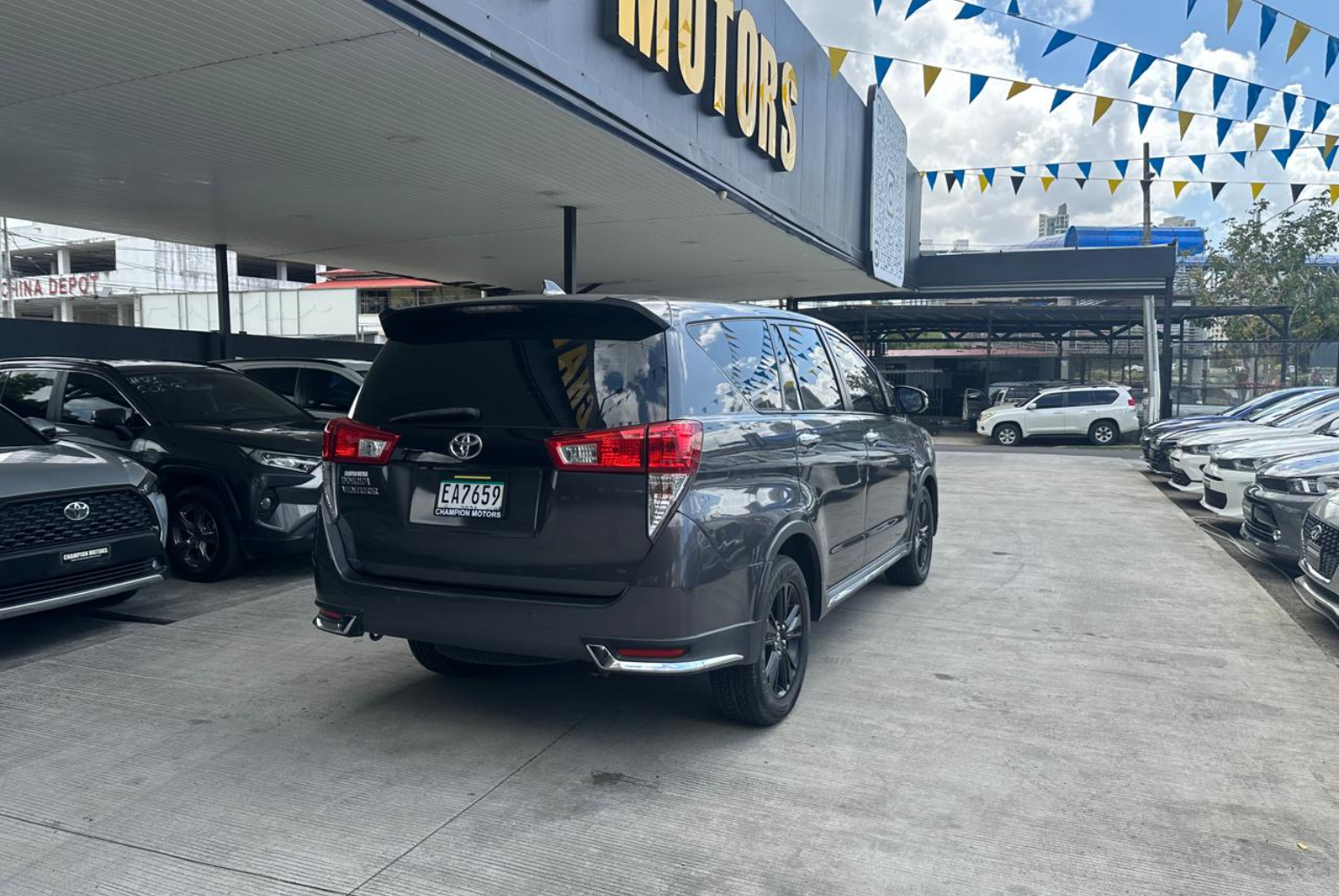 Toyota Innova 2021 Automático color Gris, Imagen #4