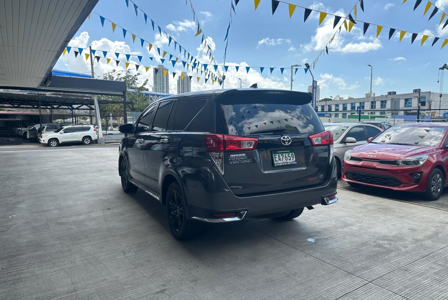 Toyota Innova 2021 Automático color Gris, Imagen #6