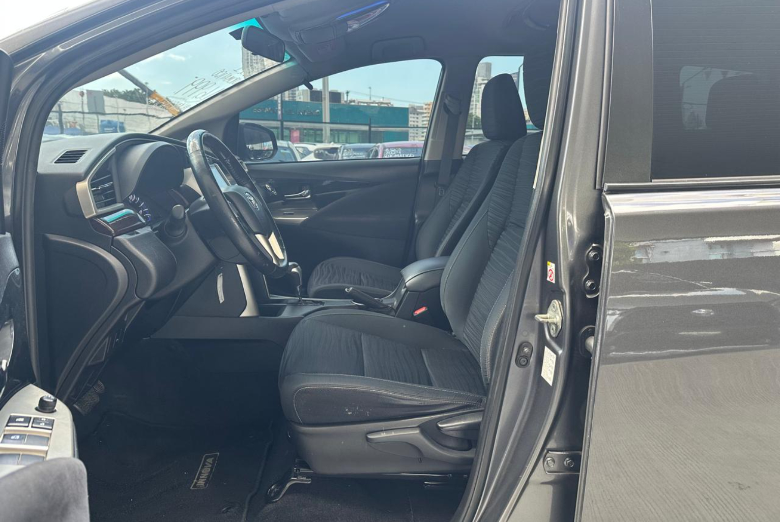 Toyota Innova 2021 Automático color Gris, Imagen #7
