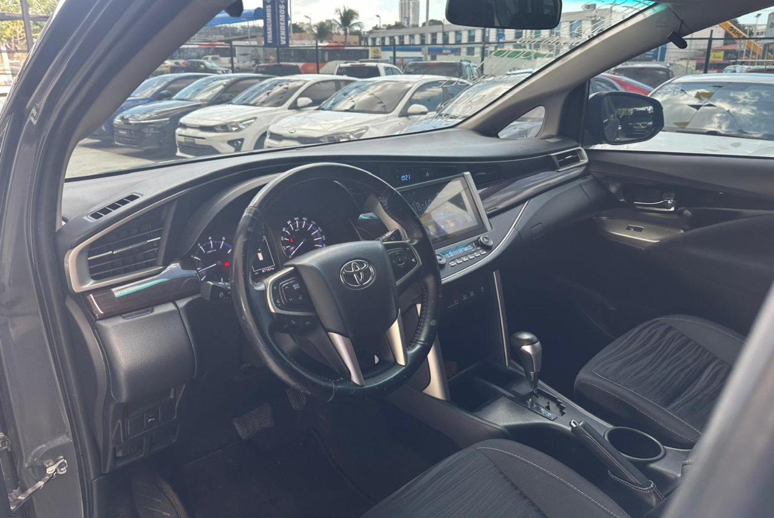 Toyota Innova 2021 Automático color Gris, Imagen #8