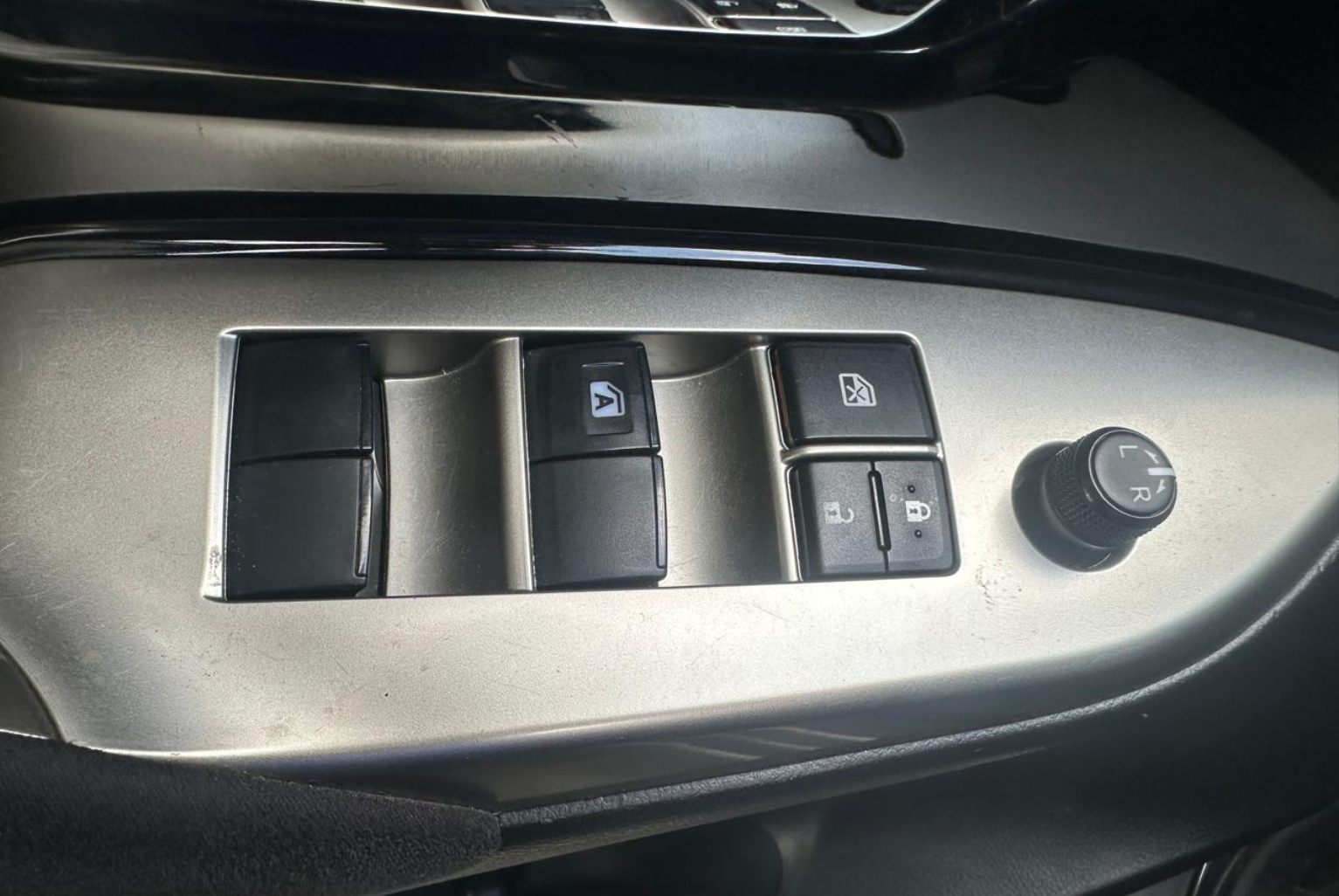 Toyota Innova 2021 Automático color Gris, Imagen #12