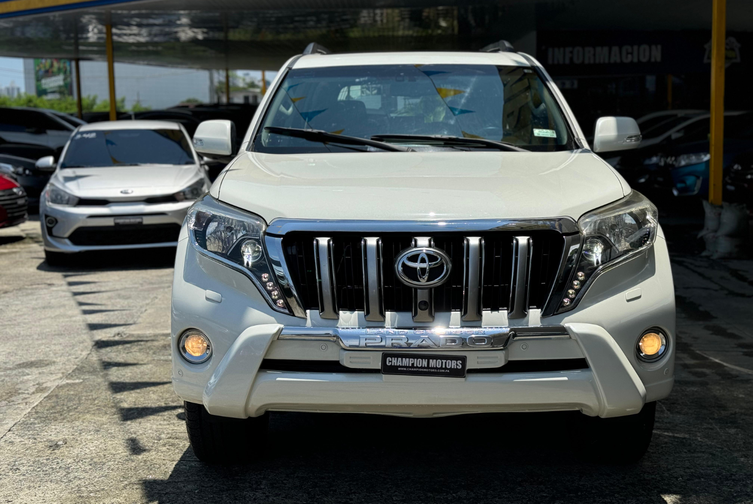 Toyota Prado 2015 Automático color Blanco, Imagen #2