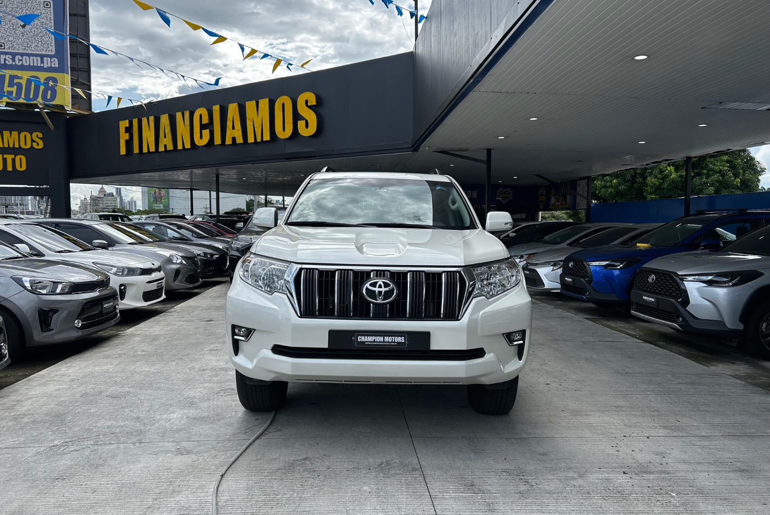 Toyota Prado 2023 Automático color Blanco, Imagen #2