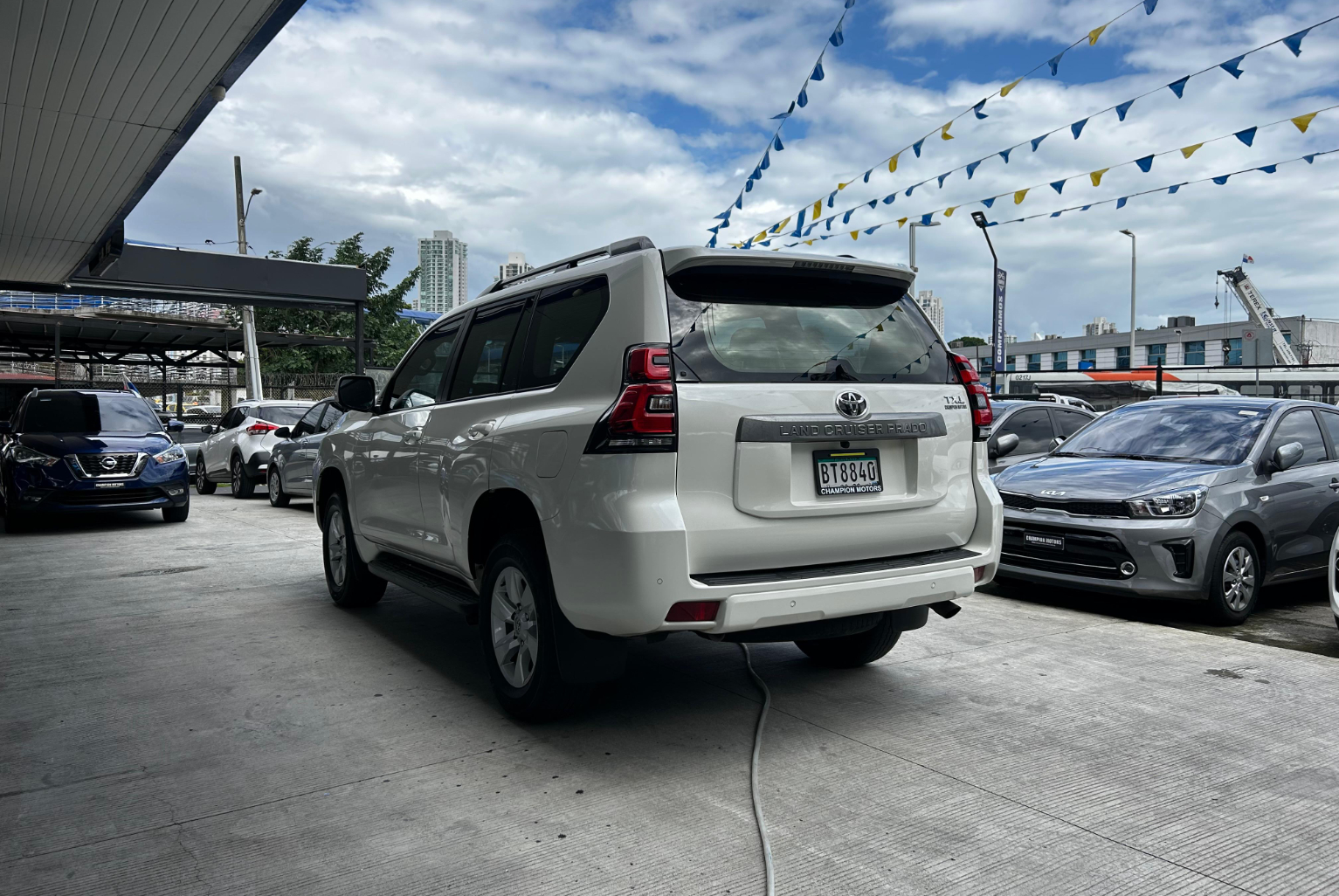 Toyota Prado 2023 Automático color Blanco, Imagen #6