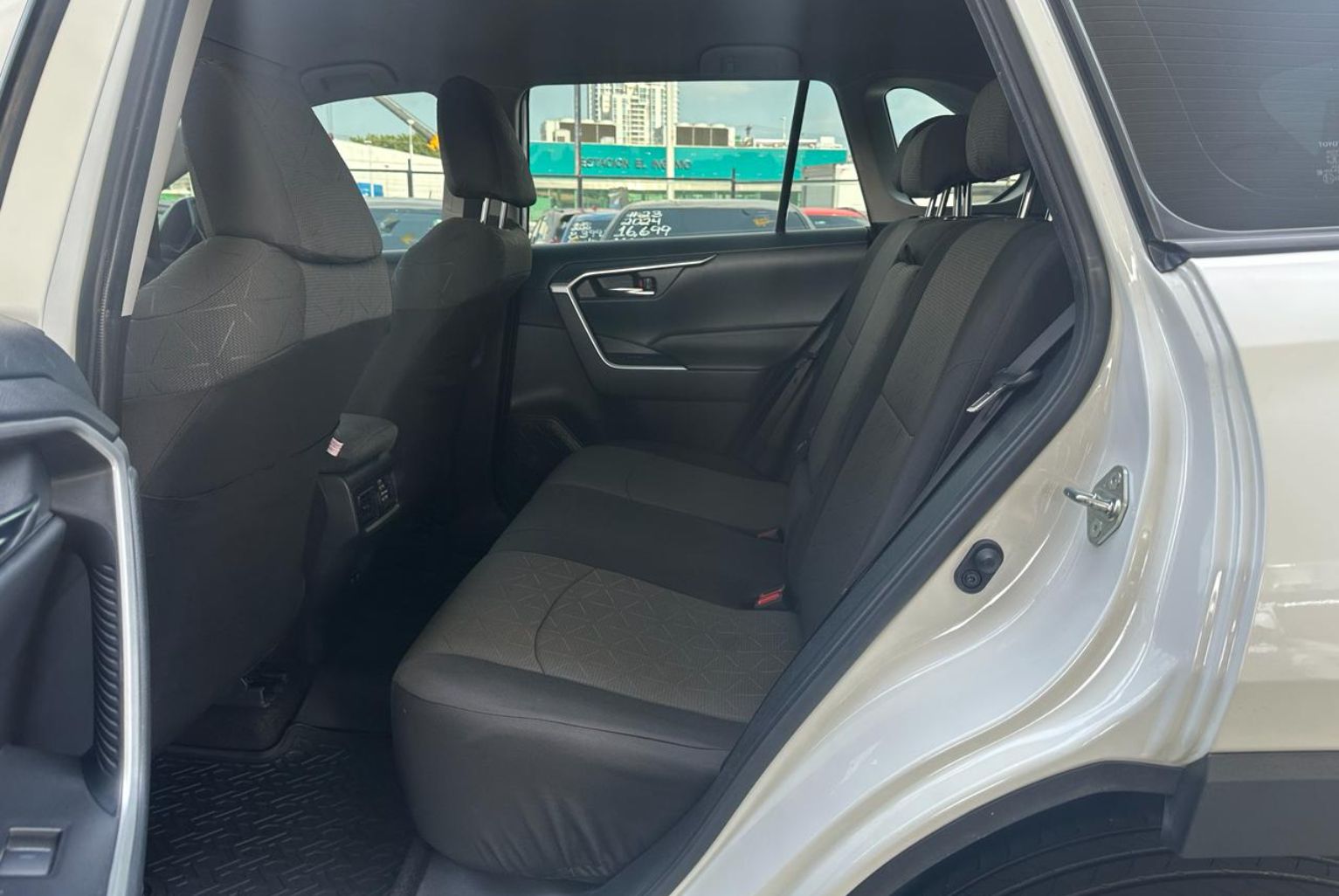 Toyota RAV4 2022, Foto 10