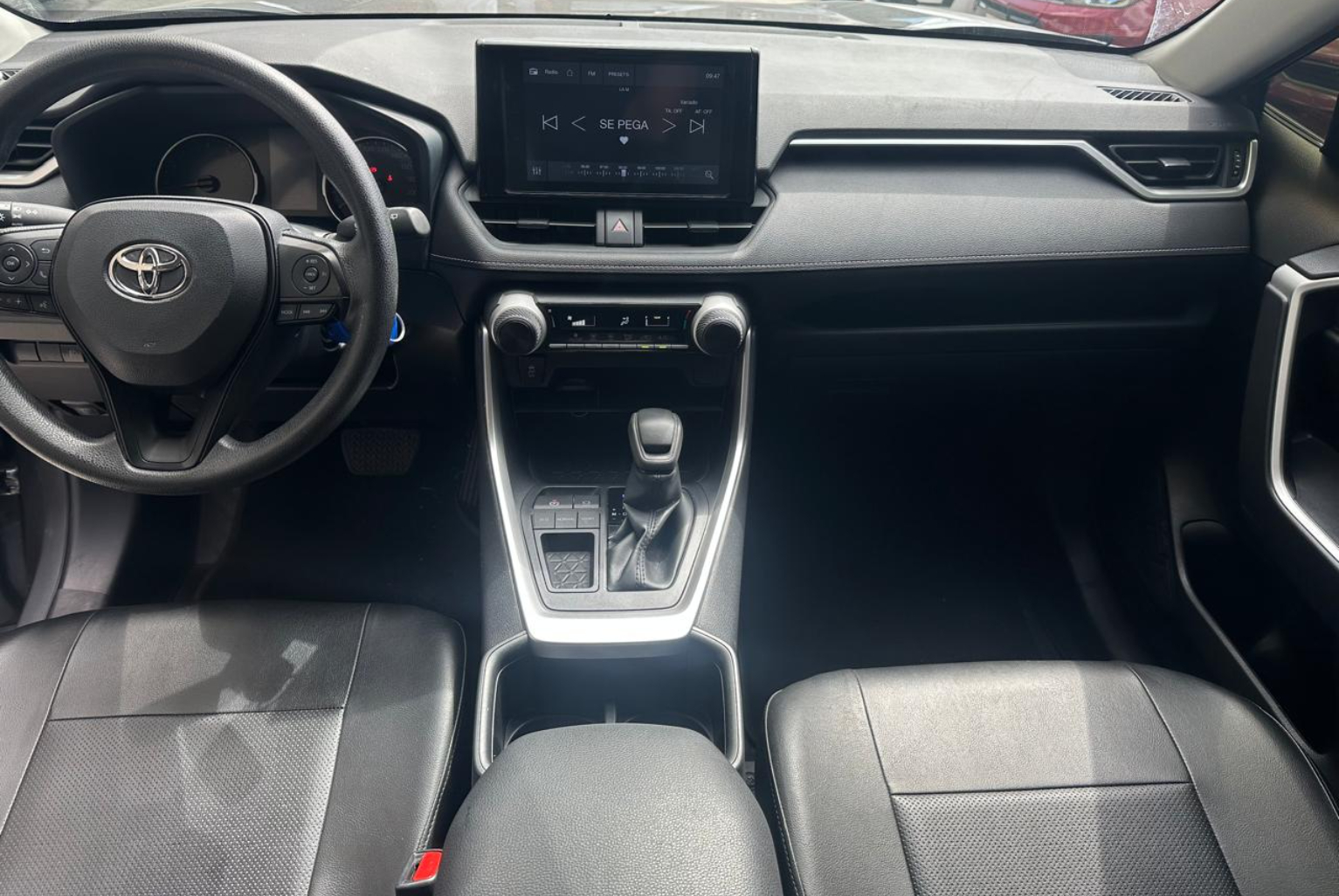 Toyota RAV4 2023 Automático color Gris, Imagen #9