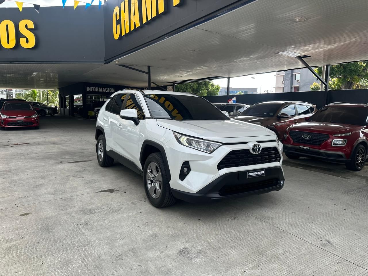 Toyota RAV4 2023, Foto 2