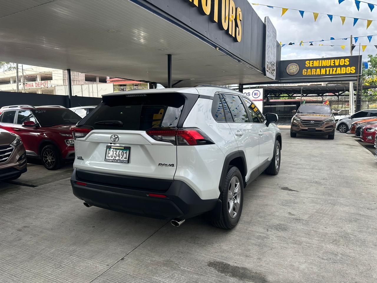 Toyota RAV4 2023, Foto 3