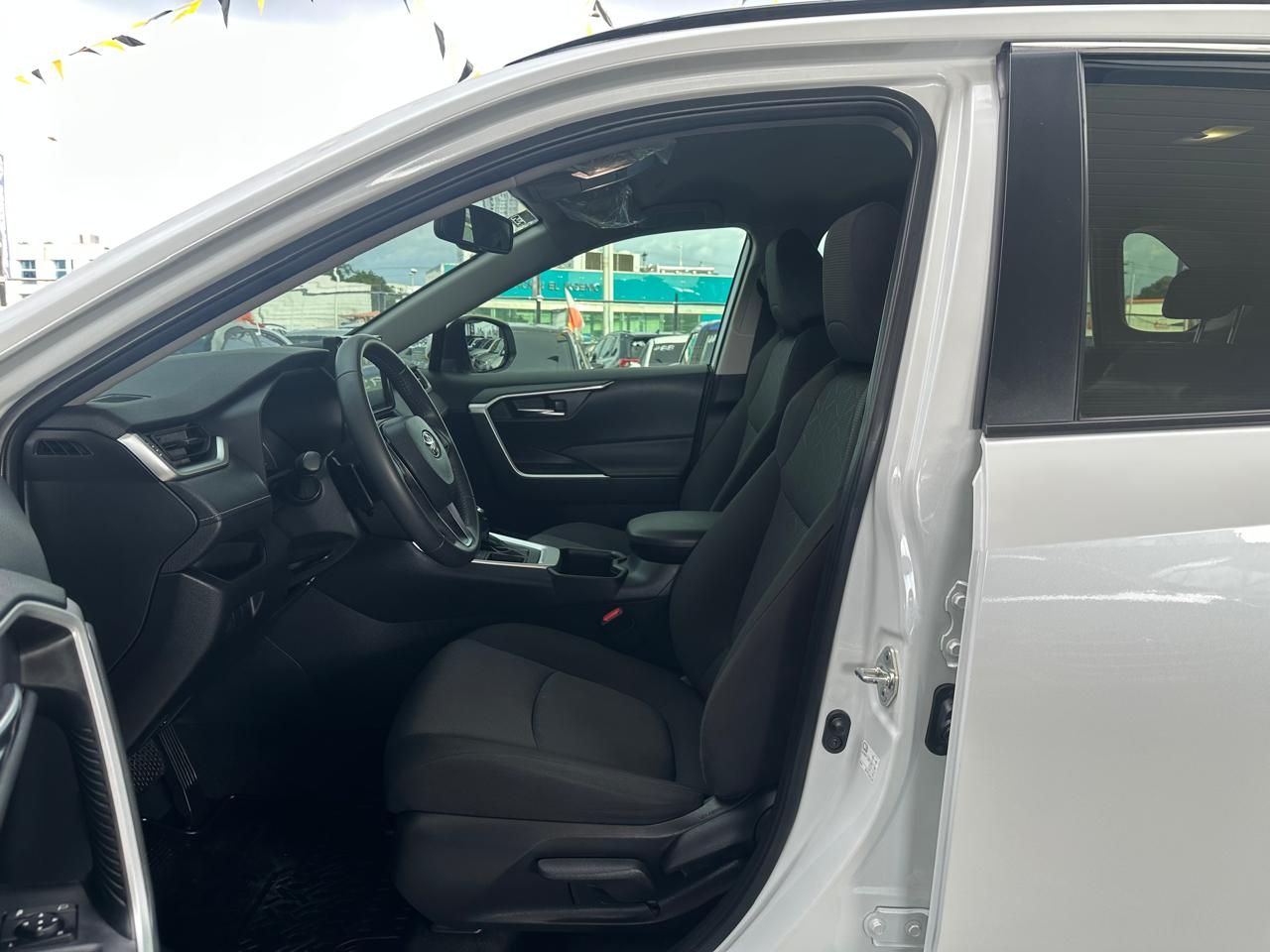 Toyota RAV4 2023, Foto 6