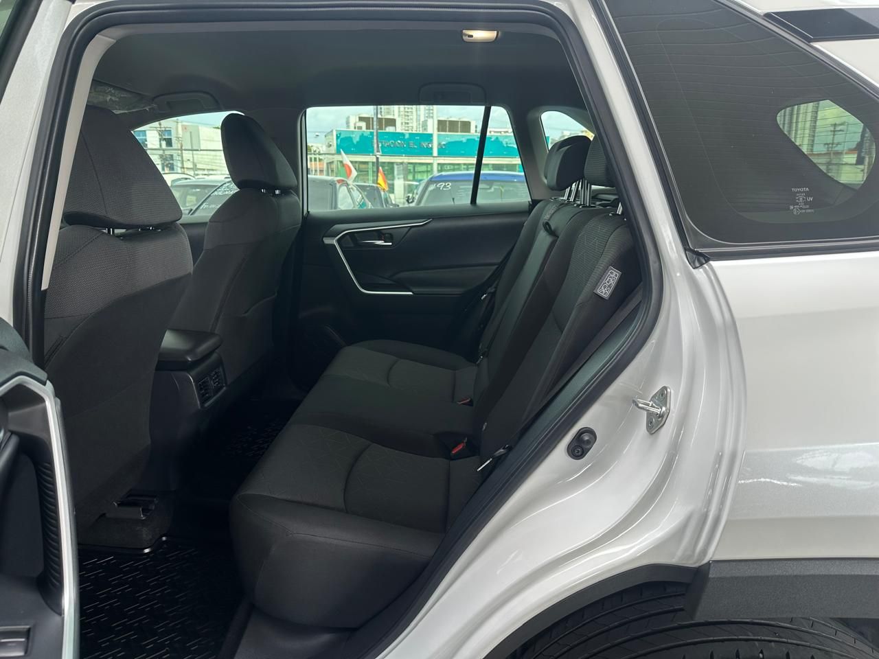 Toyota RAV4 2023, Foto 9