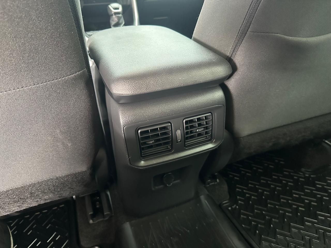 Toyota RAV4 2023, Foto 10