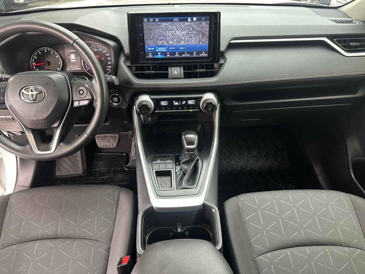 Toyota RAV4 2023, Foto 12