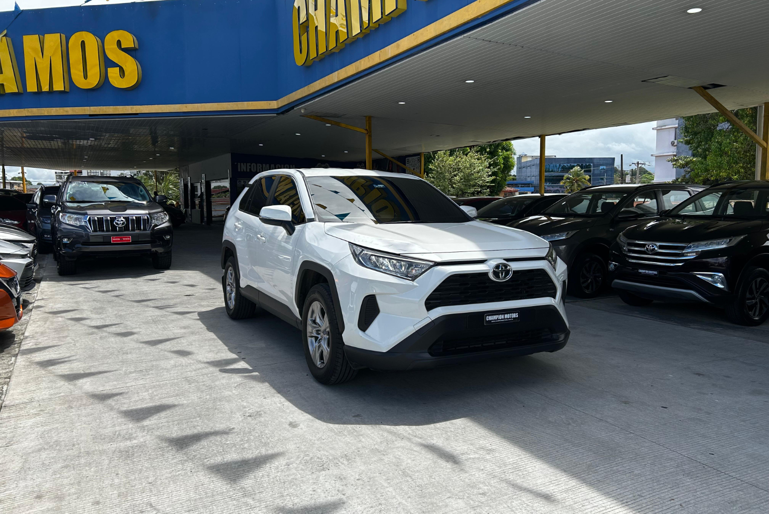 Toyota RAV4 2024 Automático color Blanco, Imagen #3