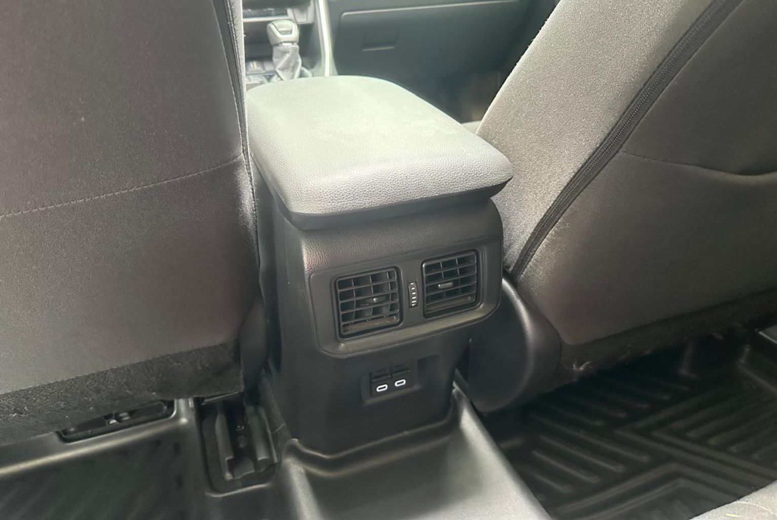 Toyota RAV4 2024, Foto 12