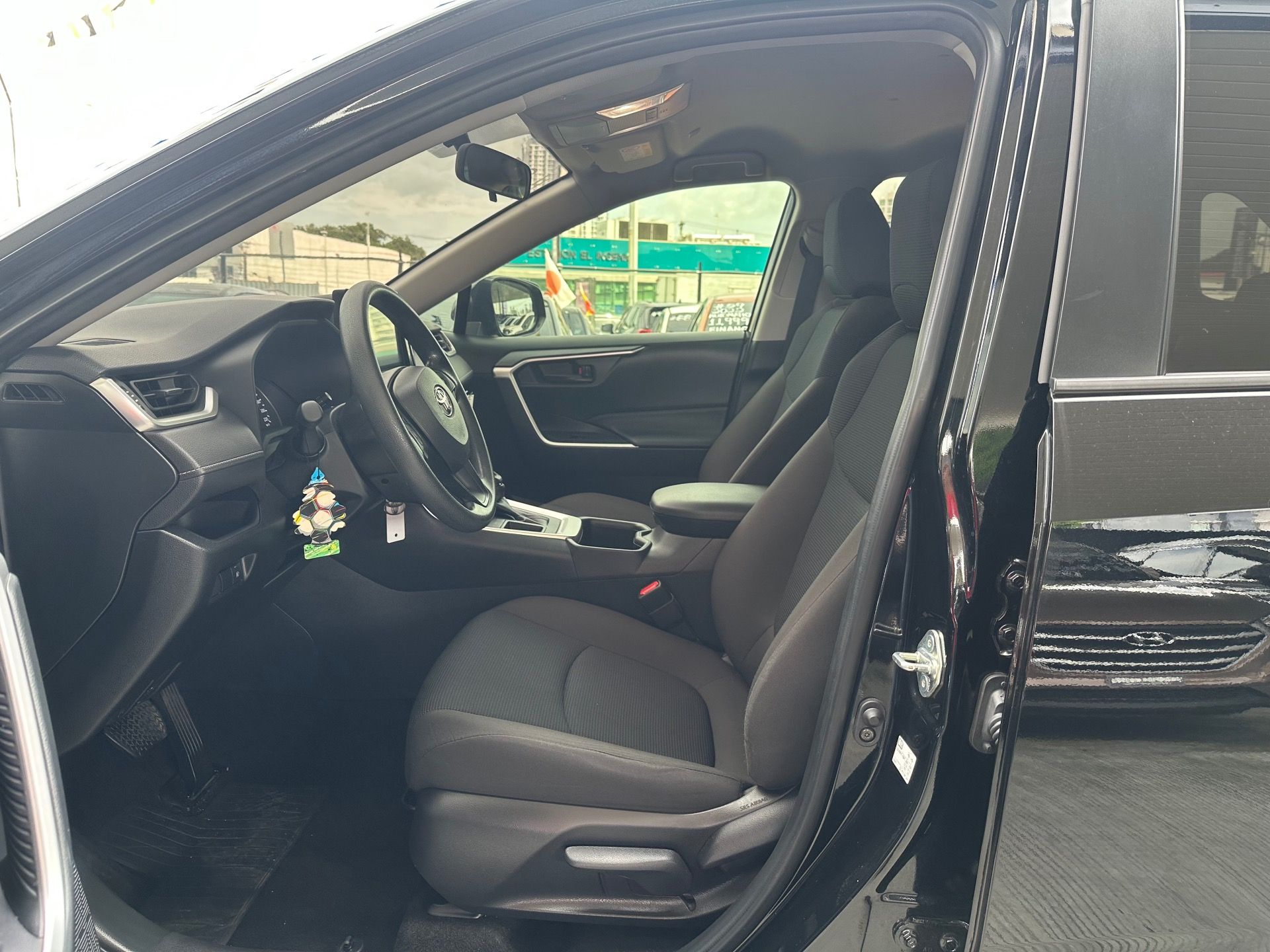 Toyota RAV4 2025, Foto 8