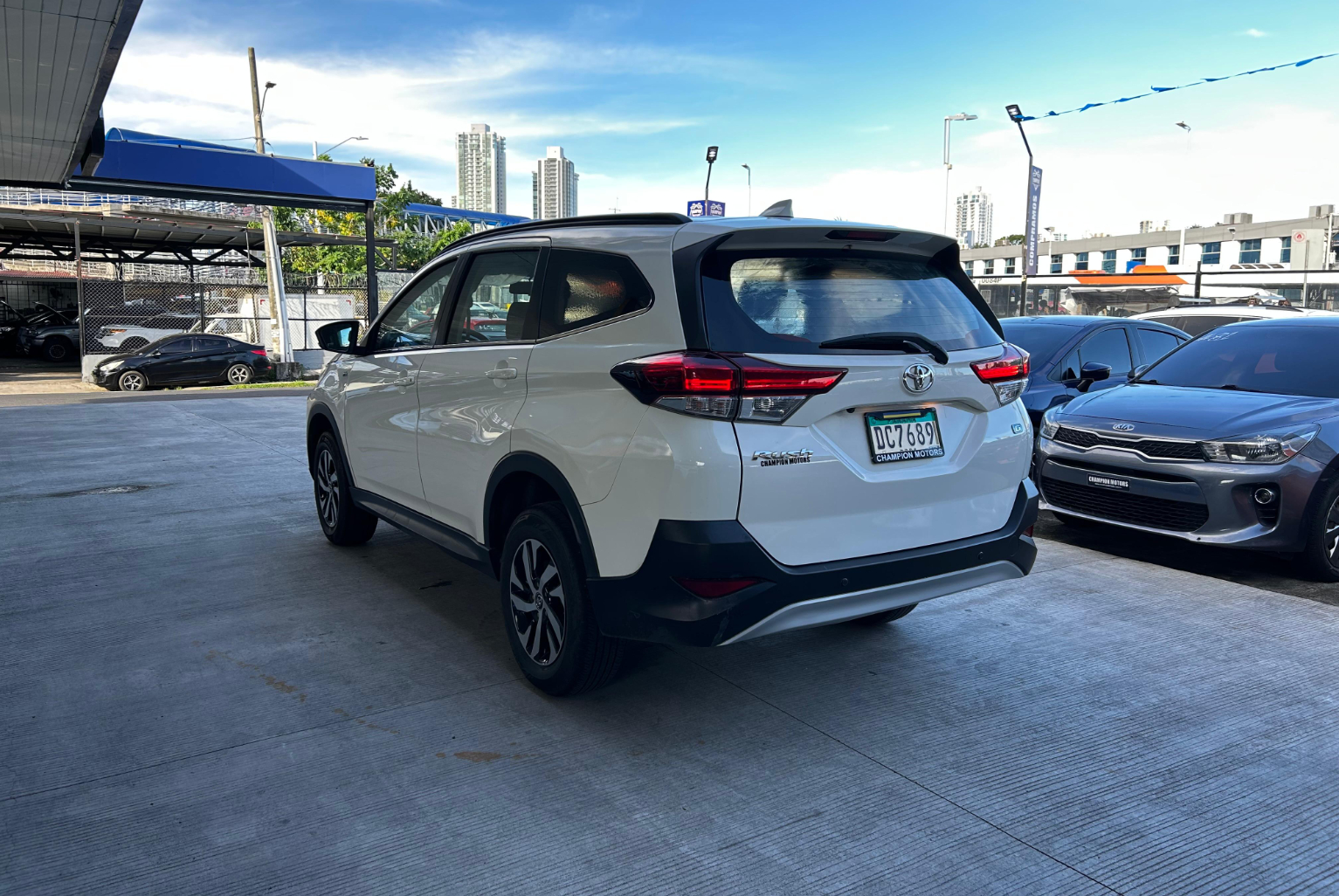 Toyota Rush 2021 Automático color Blanco, Imagen #6