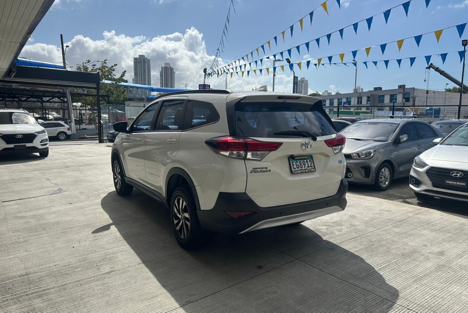 Toyota Rush 2023 Automático color Blanco, Imagen #6