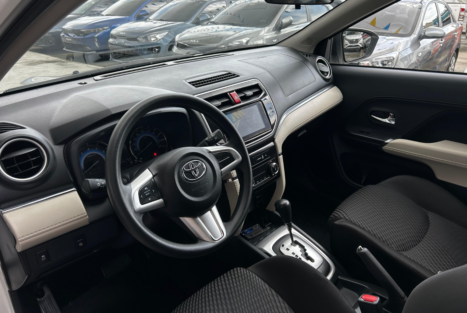 Toyota Rush 2024 Automático color Blanco, Imagen #8