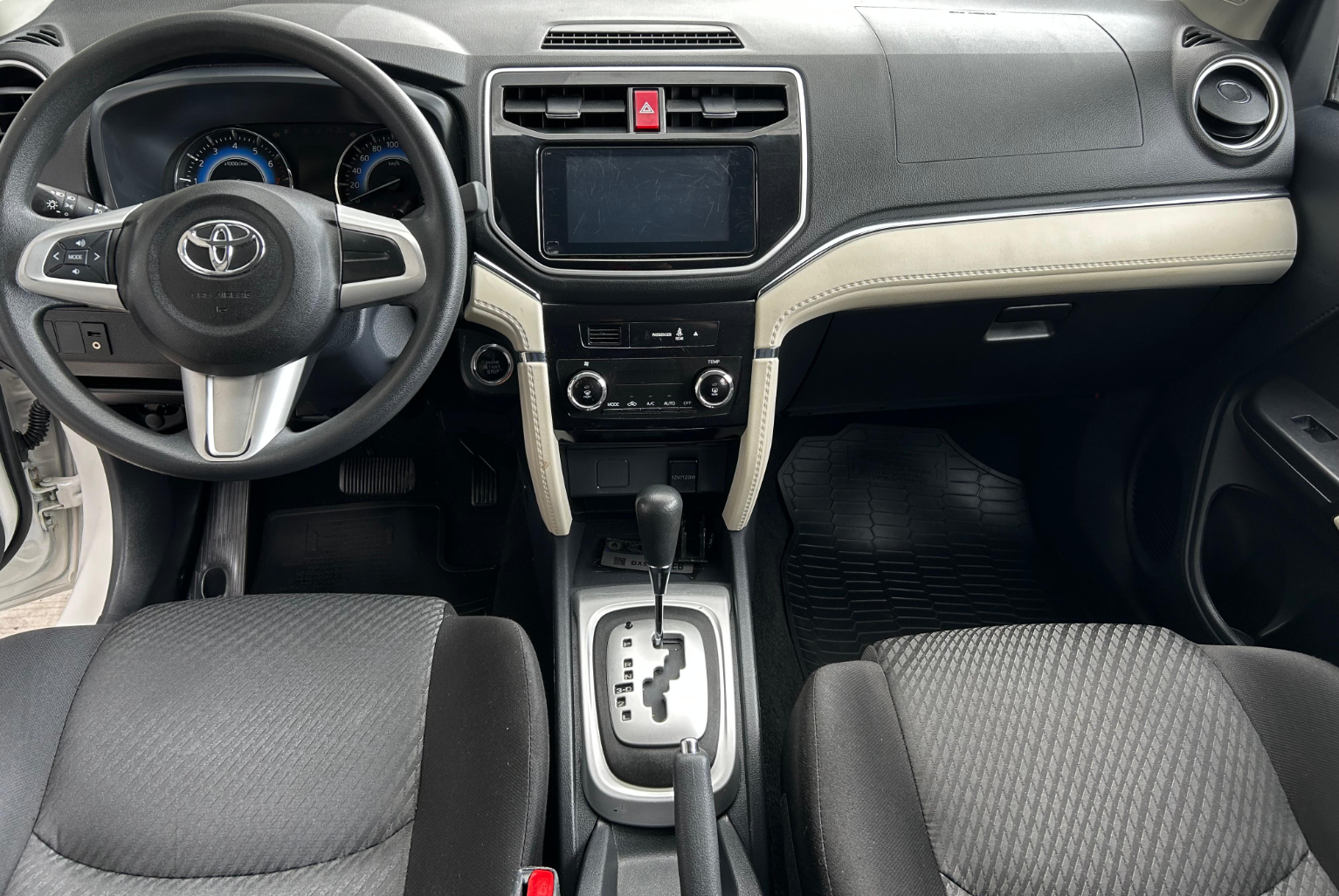 Toyota Rush 2024 Automático color Blanco, Imagen #9