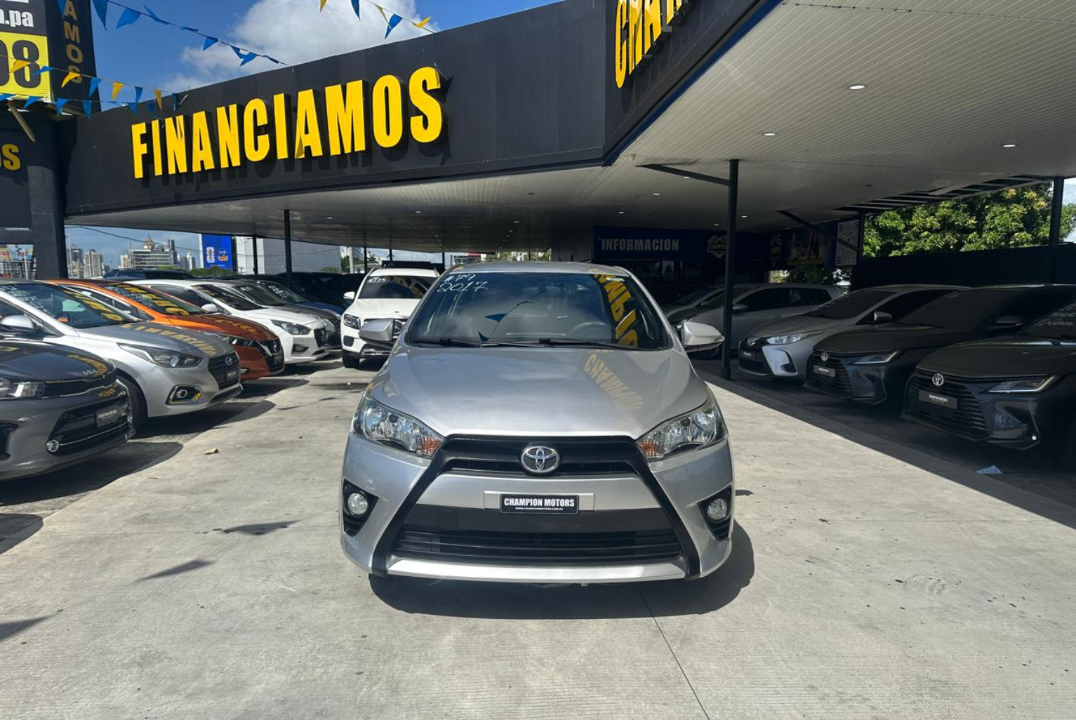 Toyota Yaris 2016 Automático color Plateado, Imagen #2
