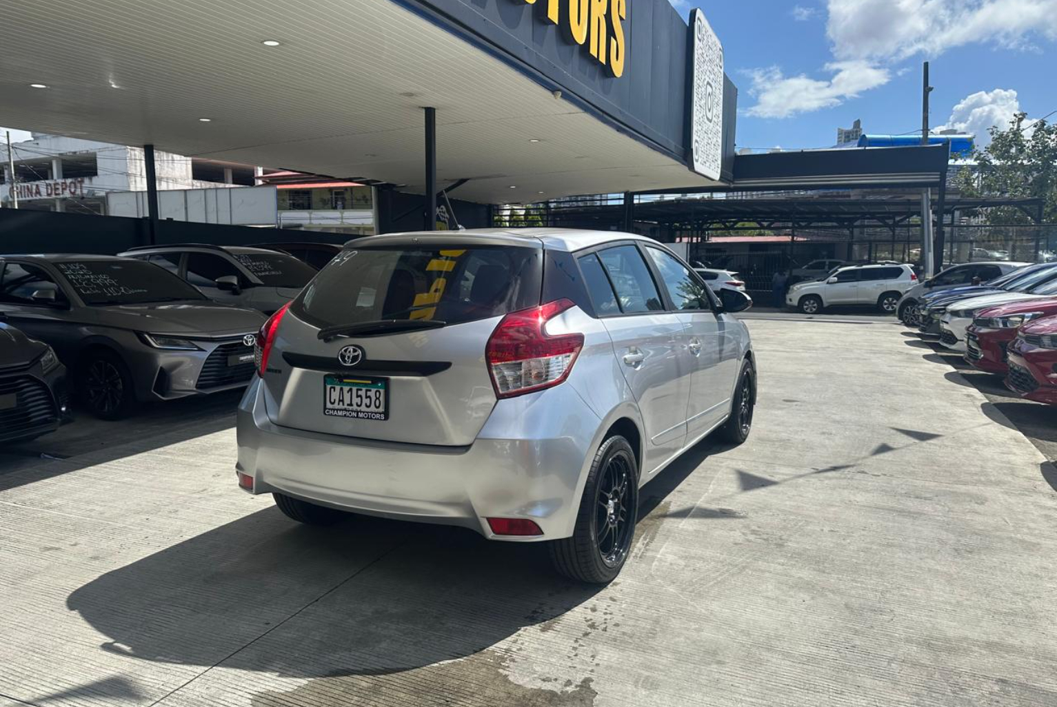 Toyota Yaris 2016 Automático color Plateado, Imagen #4