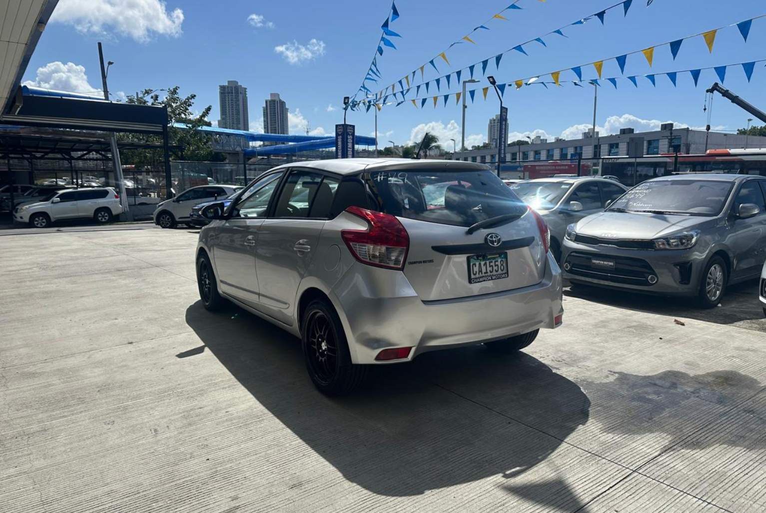 Toyota Yaris 2016 Automático color Plateado, Imagen #6