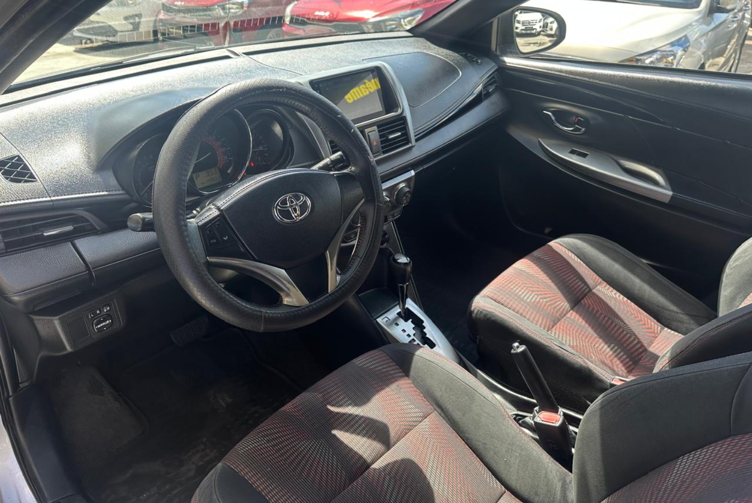 Toyota Yaris 2016 Automático color Plateado, Imagen #8