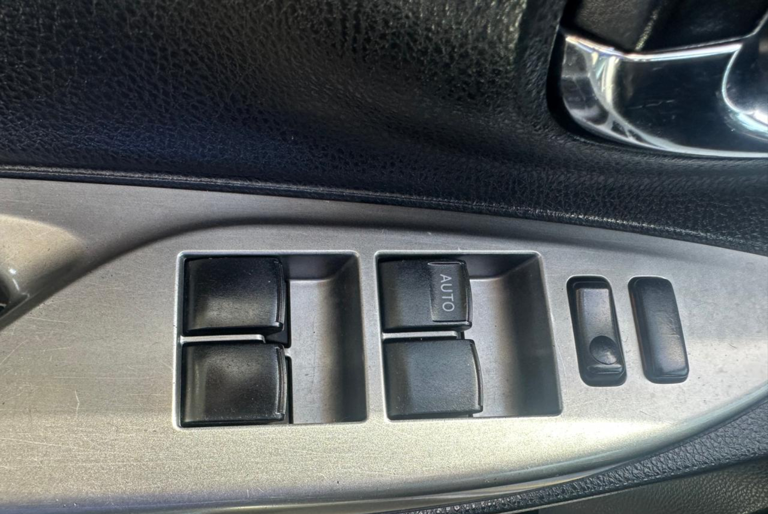 Toyota Yaris 2016 Automático color Plateado, Imagen #9