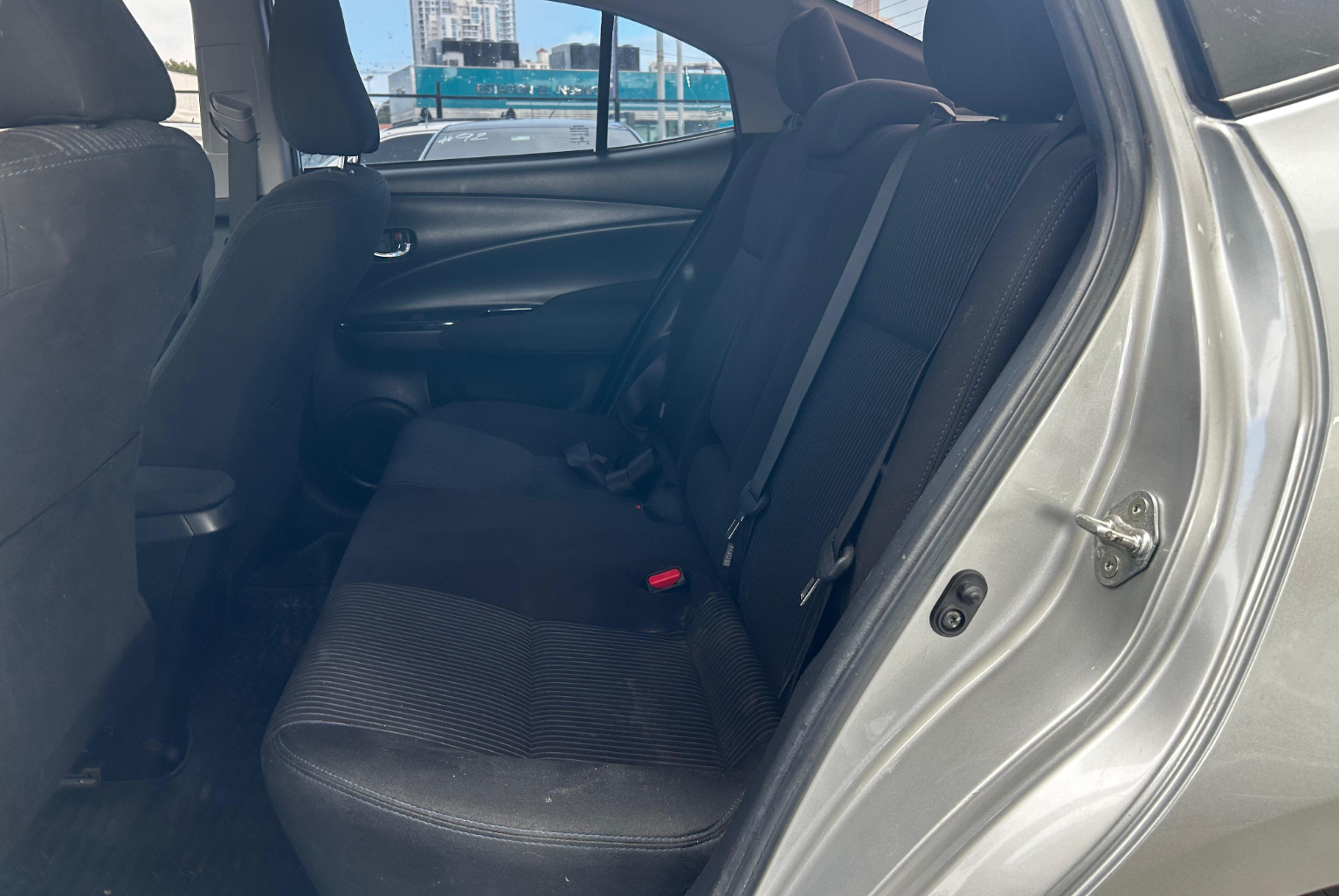 Toyota Yaris 2019 Automático color Plateado, Imagen #10
