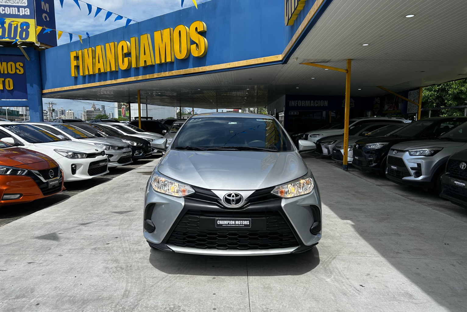 Toyota Yaris 2021 Automático color Plateado, Imagen #2