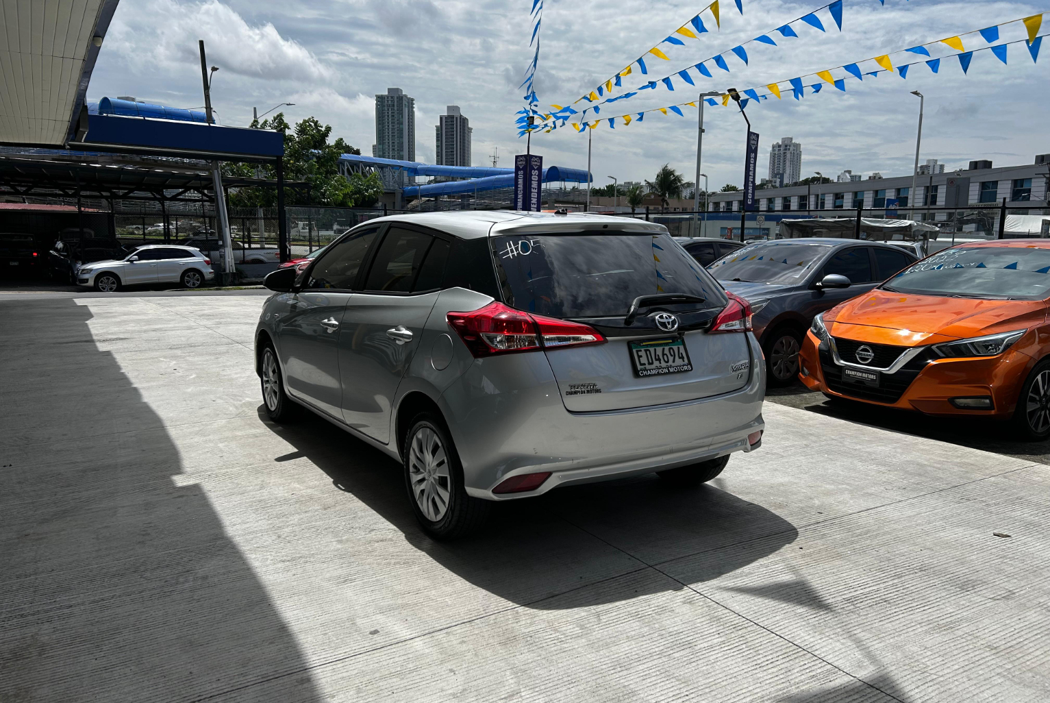 Toyota Yaris 2021 Automático color Plateado, Imagen #6