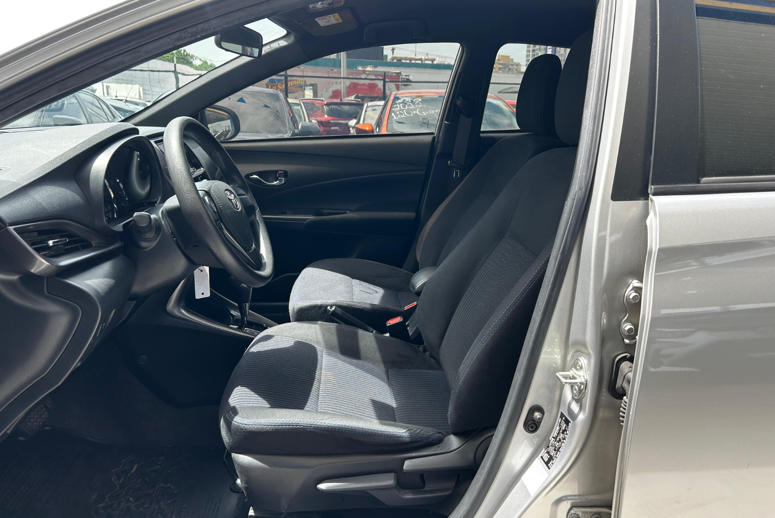 Toyota Yaris 2021 Automático color Plateado, Imagen #8