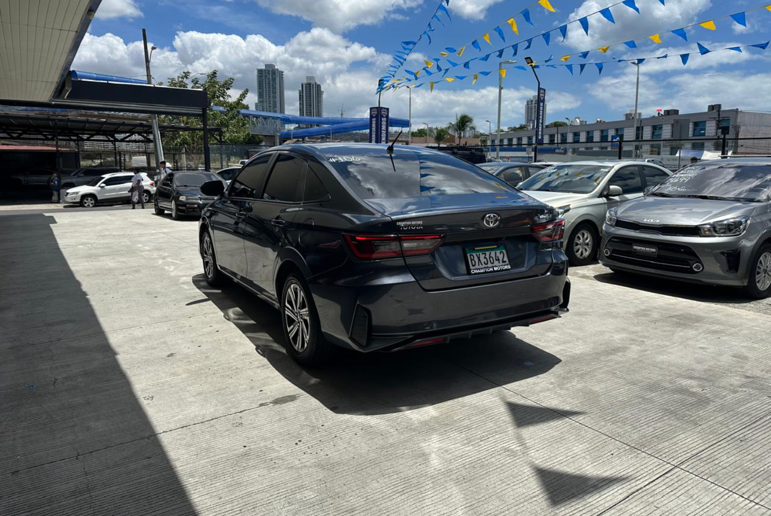 Toyota Yaris 2023 Automático color Gris, Imagen #6
