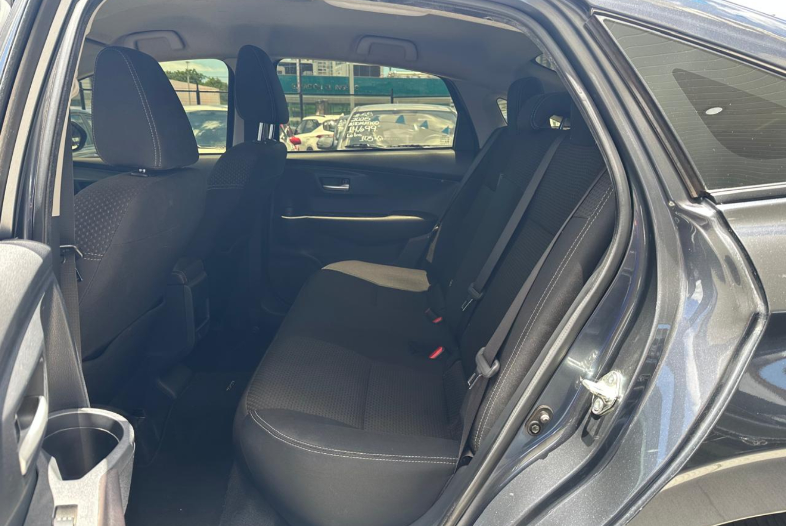 Toyota Yaris 2023 Automático color Gris, Imagen #10