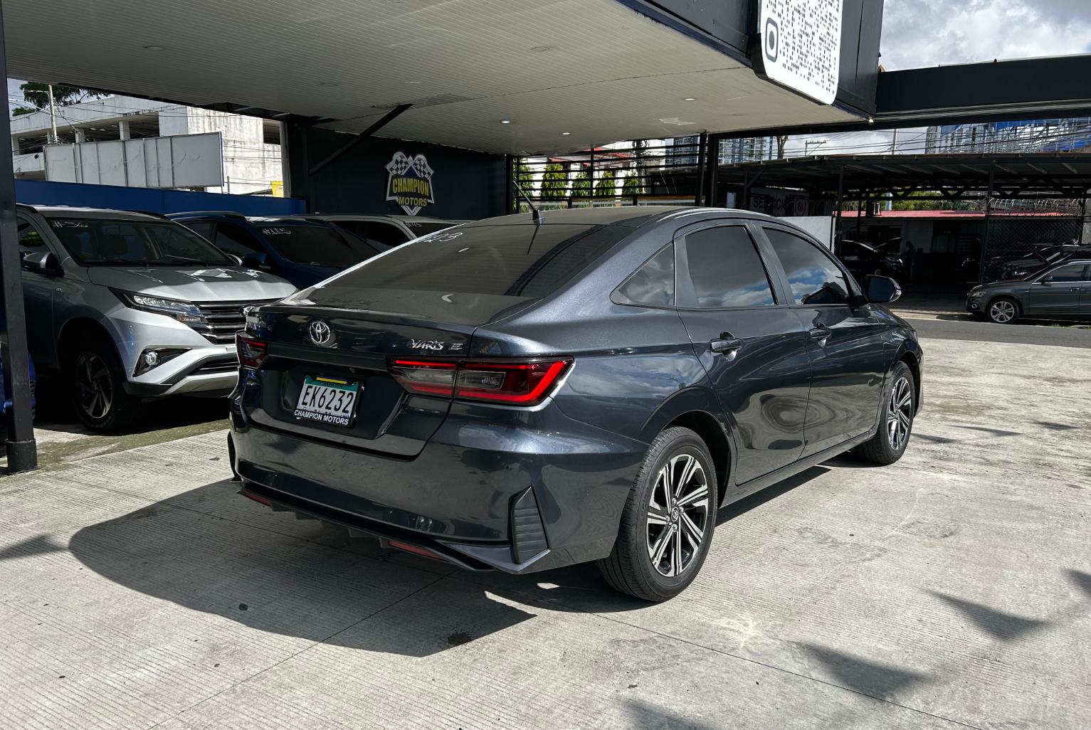 Toyota Yaris 2024 Manual color Gris, Imagen #4