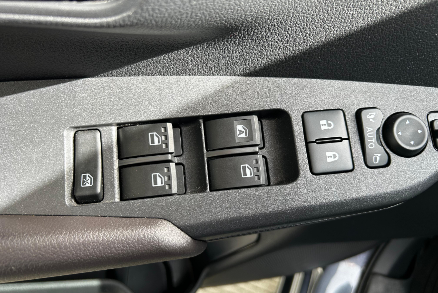 Toyota Yaris 2024 Manual color Gris, Imagen #10