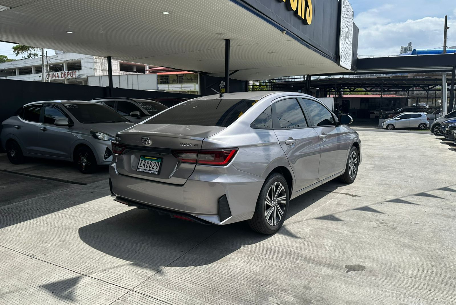 Toyota Yaris 2025 Automático color Plateado, Imagen #4