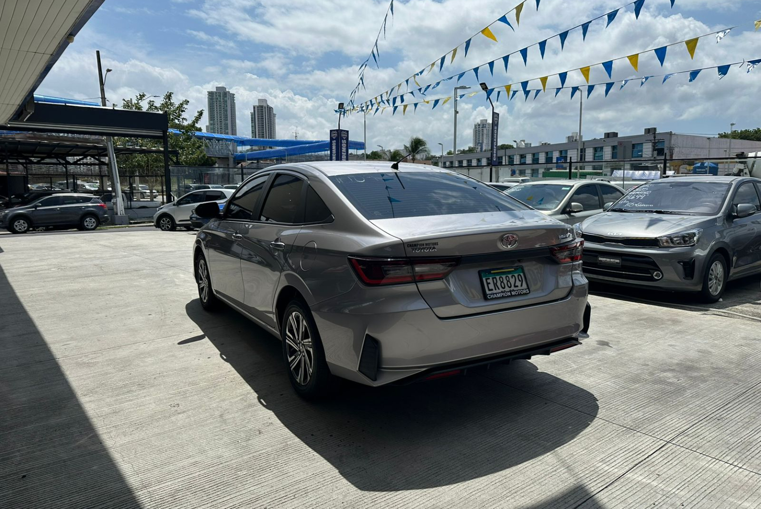 Toyota Yaris 2025 Automático color Plateado, Imagen #6